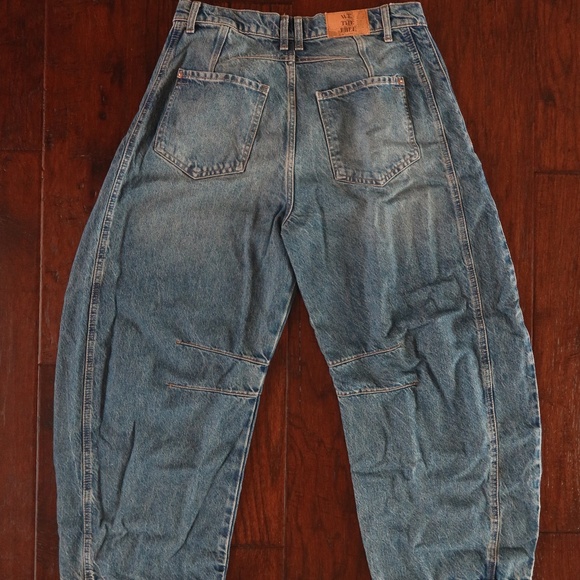 We The Free Mid-Rise Barrel Jeans  Dark-Wash Jeans  Size 29, Modern & Relaxed - Picture 2 of 3